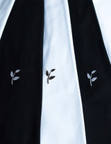 partenariat avec l’association Franco-Équatorienne Ishpingo. Tee-shirt T-Wood Blanc Femme Motifs & Inspirations Mayas Renforcement tissu au niveau des épaules Logo Palasana brodé au dos  100% Coton Pima, la "soie d'Amérique du Sud" Tissu en tissage jersey Soyeux, doux, confortable Made in Peru Valorisation des savoir-faire  Commerce équitable  Global Organic Textil Standard (GOTS)