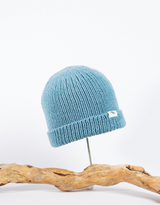 Bonnet BABY ALPAGA Bleu 100% Naturel et recyclé Logo brodé Fabriqué à la main Commerce équitable    70% Pet recycled 30% Baby Alpaga Soyeux, doux, confortable et hypo-allergénique Made in Perù, Baby Alpaga, Cuzco   Handmade, eco-friendly,  pet-friendly