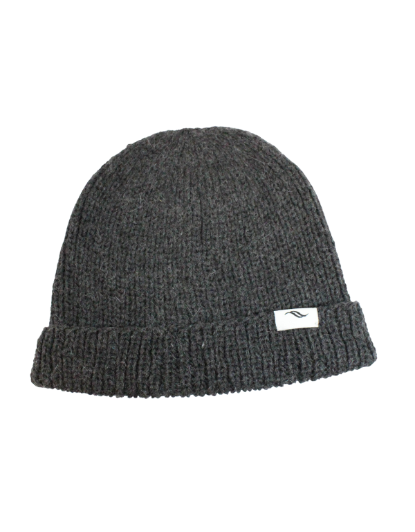 Bonnet BABY ALPAGA Noir 100% Naturel et recyclé Logo brodé Fabriqué à la main Commerce équitable    70% Pet recycled 30% Baby Alpaga Soyeux, doux, confortable et hypo-allergénique Made in Perù, Baby Alpaga, Cuzco   Handmade, eco-friendly,  pet-friendly