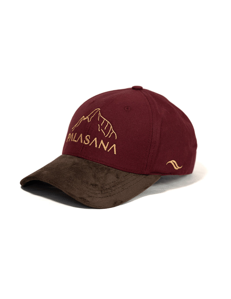 Casquette Bordeaux Visière: Marron effet daim Broderie sur l'avant de la casquette,  Tissu Drill coton tramé en diagonal et tissé très serré, haute qualité et ultra résistant.  Made in Perú renfort anti-déformation garantie naturelle, 100% coton Pima, tissé "Drill" structure de haute qualité. accessoires unisexes  Tissu principal: 100% coton Drill Pima Visière : Bordeaux Pima, effet "daim" Doublure: 100% coton   Modèle unisexe Circonférence standard  Taille ajustable Fermoir métallique ajustable