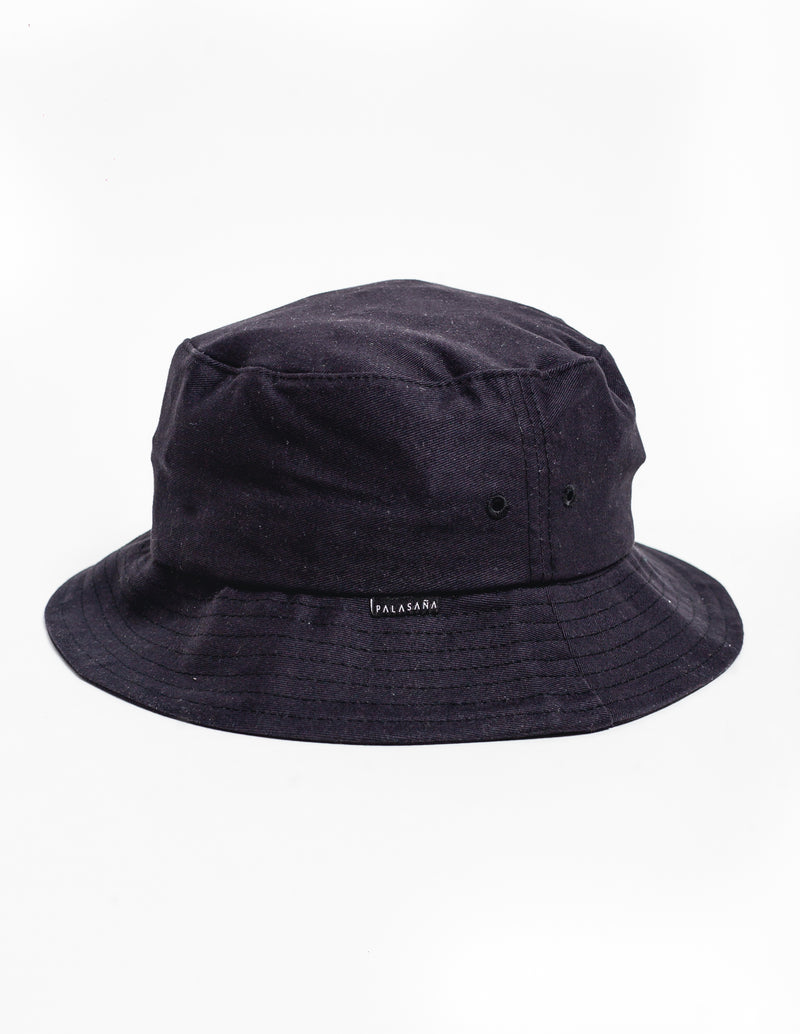 Bob réversible Bleu Marino  Upcyclé  ultra résistant. Logo brodé à l'avant des deux côté. Made in Perú, pays de production du coton de Pima. Bobs 100% coton,  matières naturelles,  accessoires unisexes, upcyclé 