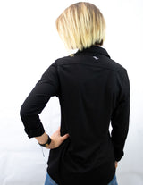 Chemise manche longue unisexe Noir Col italien Coupe cintrée Renforcements tissus au niveau des épaules Logo brodé  Fabriquée de manière artisanale produit unique et certifié. chemises 100% coton pima bio certifiées GOTS et Commerce équitable.  100% Coton Pima, la "soie d'Amérique du Sud" Tissu en tissage jersey Soyeux, doux, confortable Made in Peru, Valorisation des savoir-faire