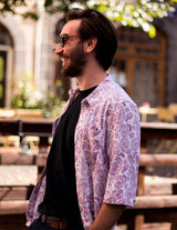 Chemise manche 3/4 unisexe Blanche Motifs & Inspirations Paisleys Renforcement tissu au niveau des épaules Logo Palasana brodé au dos Fabriquée de manière artisanale  produit PALASANA unique et certifié. chemises 100% coton pima bio certifiées GOTS et Commerce équitable.  100% Coton Pima, la "soie d'Amérique du Sud" Tissu en tissage jersey Soyeux, doux, confortable Made in Peru Valorisation des savoir-faire
