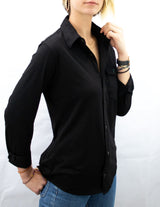 Chemise manche longue unisexe Noir Col italien Coupe cintrée Renforcements tissus au niveau des épaules Logo brodé  Fabriquée de manière artisanale produit unique et certifié. chemises 100% coton pima bio certifiées GOTS et Commerce équitable.  100% Coton Pima, la "soie d'Amérique du Sud" Tissu en tissage jersey Soyeux, doux, confortable Made in Peru, Valorisation des savoir-faire